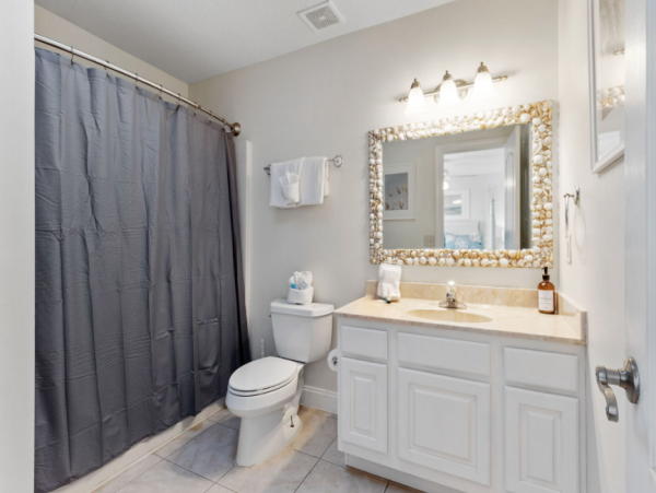 Luxurious 8 Bedroom Coastal Retreat in Destin - Perfect for Groups